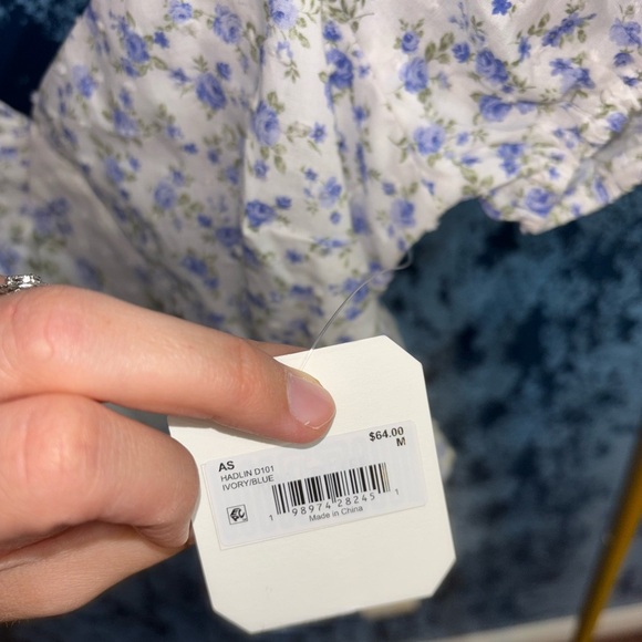 Altar'd State Blue and White Floral top - Picture 4 of 4